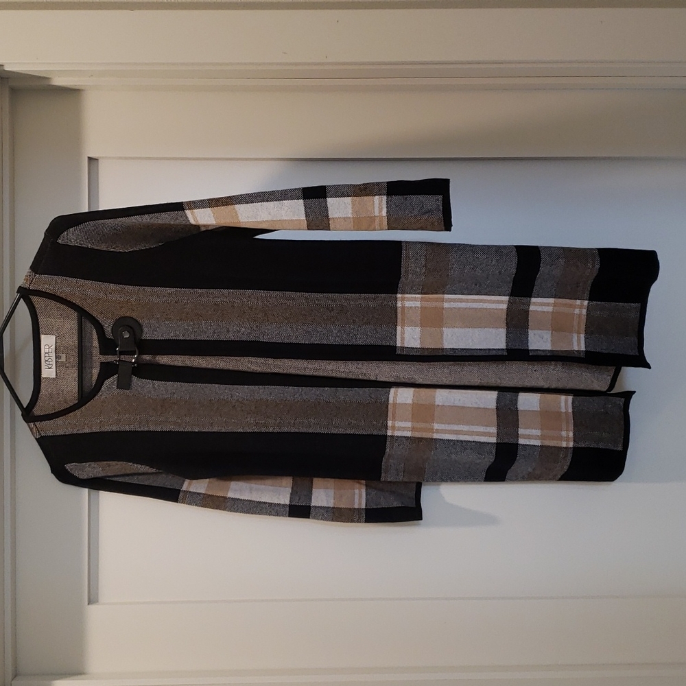 Woman's Kasper long sweater